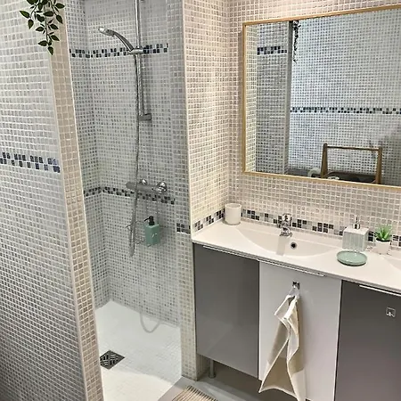 Un Cocon Pour 2 Ou 4 - -jacuzzi - Netflix - Tram A Apartamento Mérignac